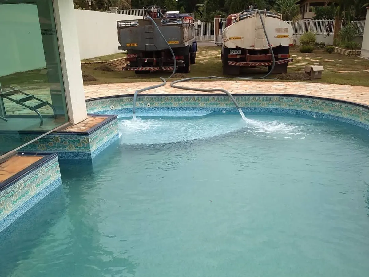 Caminhão-pipa da Merma Carro Pipa em atendimento em São Luís MA