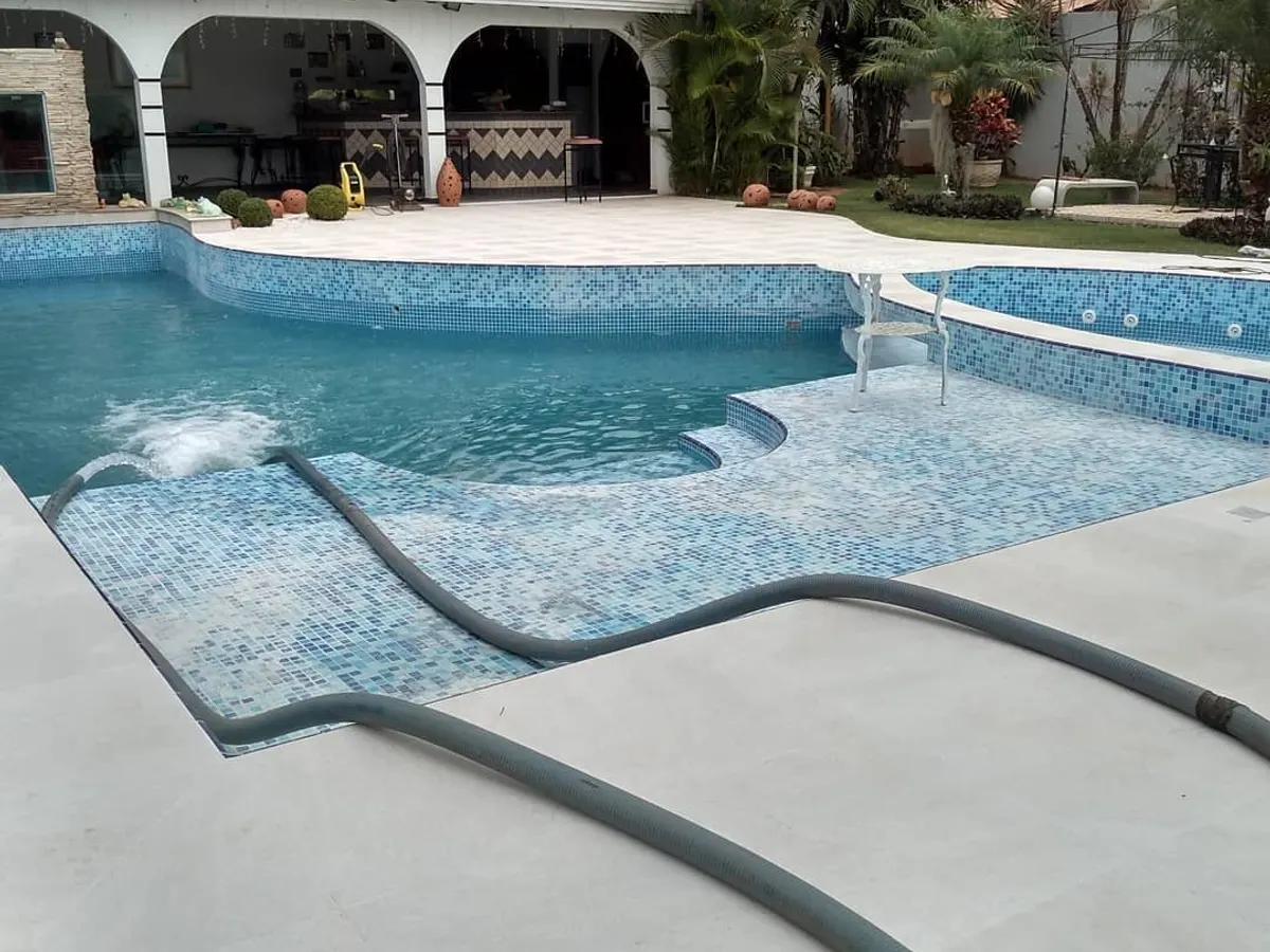 Carro Pipa para Piscina no Calhau, São Luís MA — caminhão-pipa em atendimento