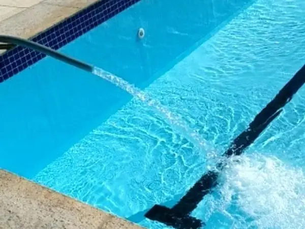 Mangote enchendo piscina de fibra em São Luís - MA