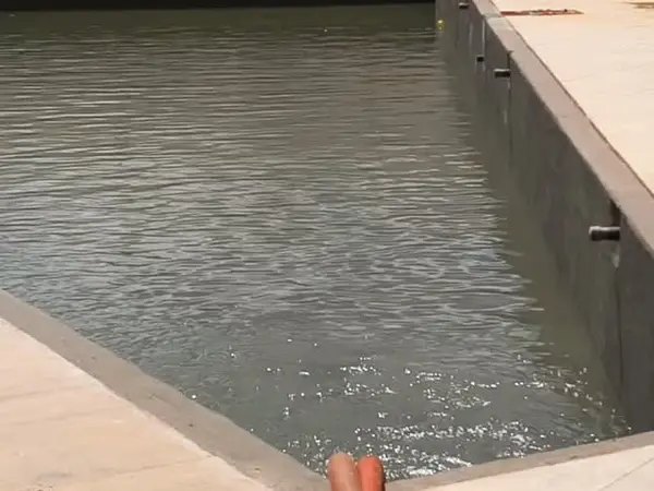 Piscina grande sendo enchida com mangote em São Luís - MA